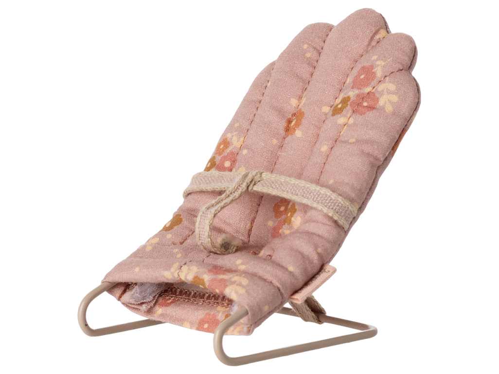 Maileg lehátko pre bábätko myš