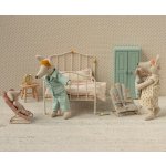 Maileg lehátko pre bábätko myš